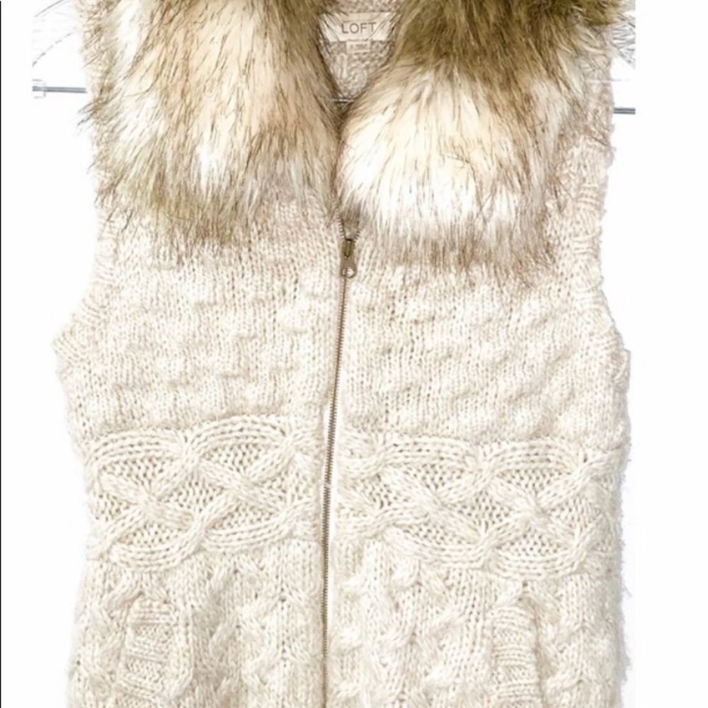 COPY - Loft Sweater Vest w/Fur Collar